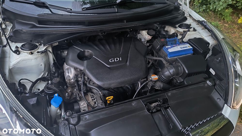 Hyundai Veloster - 6