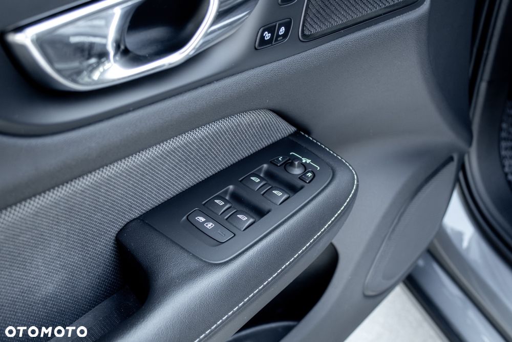 Volvo V60 T5 AWD Geartronic R-Design - 8