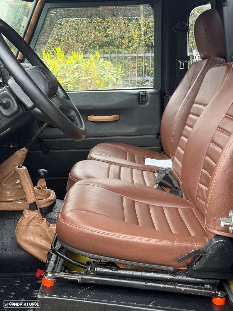 Land Rover Defender 110 SE - 11