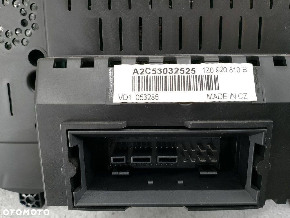 LICZNIK SKODA OCTAVIA II 1Z0920810B  V3562416 A2C53032525 1.6 FSI - 5