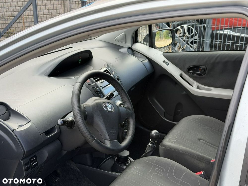 Toyota Yaris - 12
