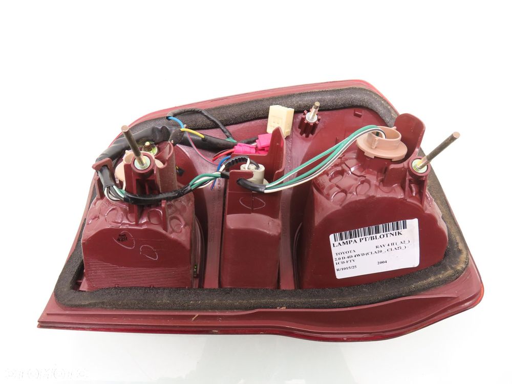LAMPA PRAWA TYLNA TOYOTA RAV 4 II LIFT - 4