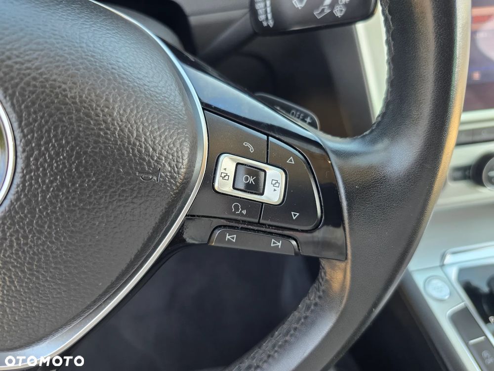 Volkswagen Passat - 30