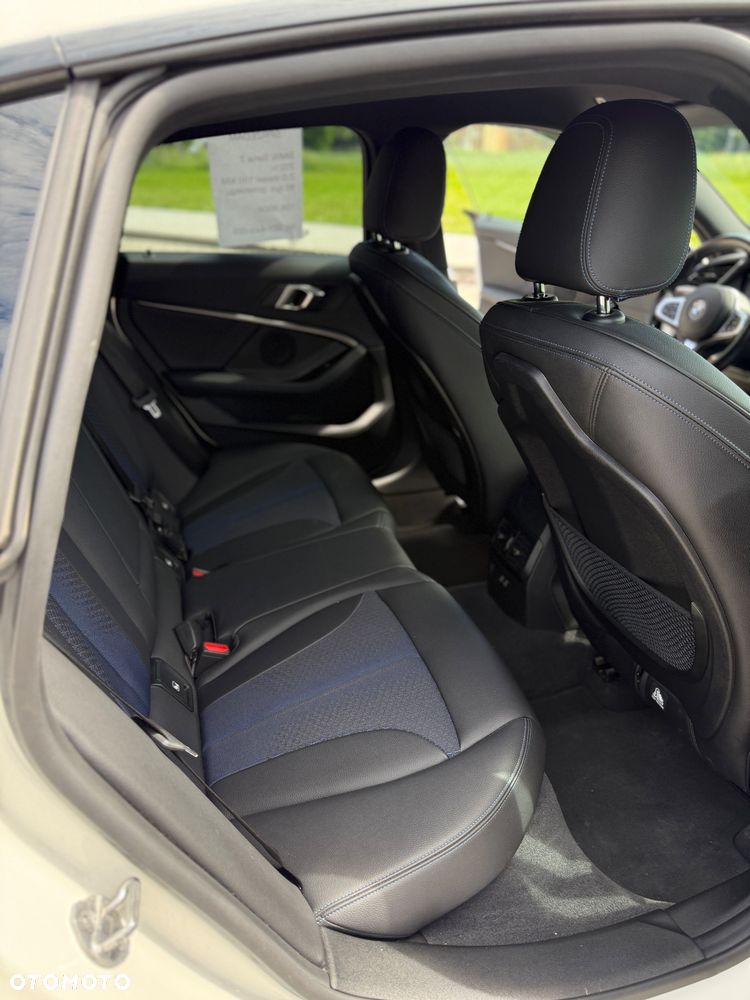 BMW Seria 2 218d - 9