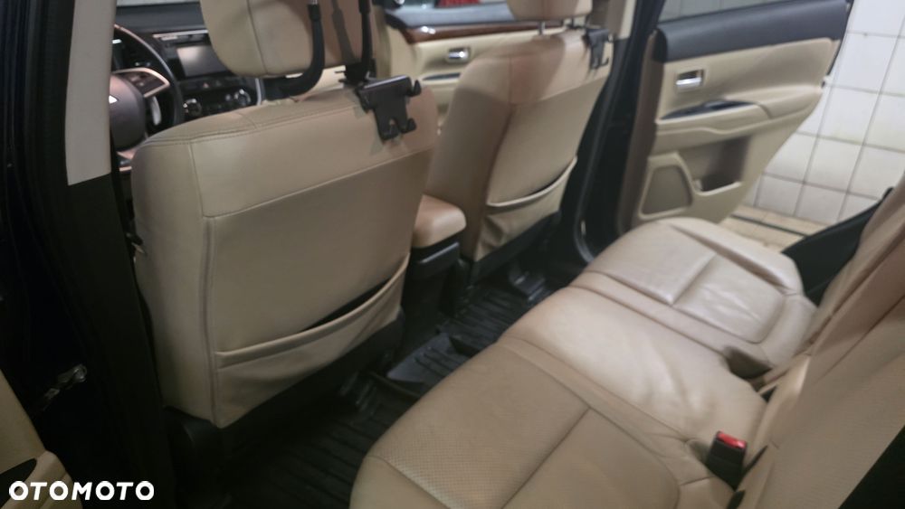 Mitsubishi Outlander 3.0 V6 XLS - 11