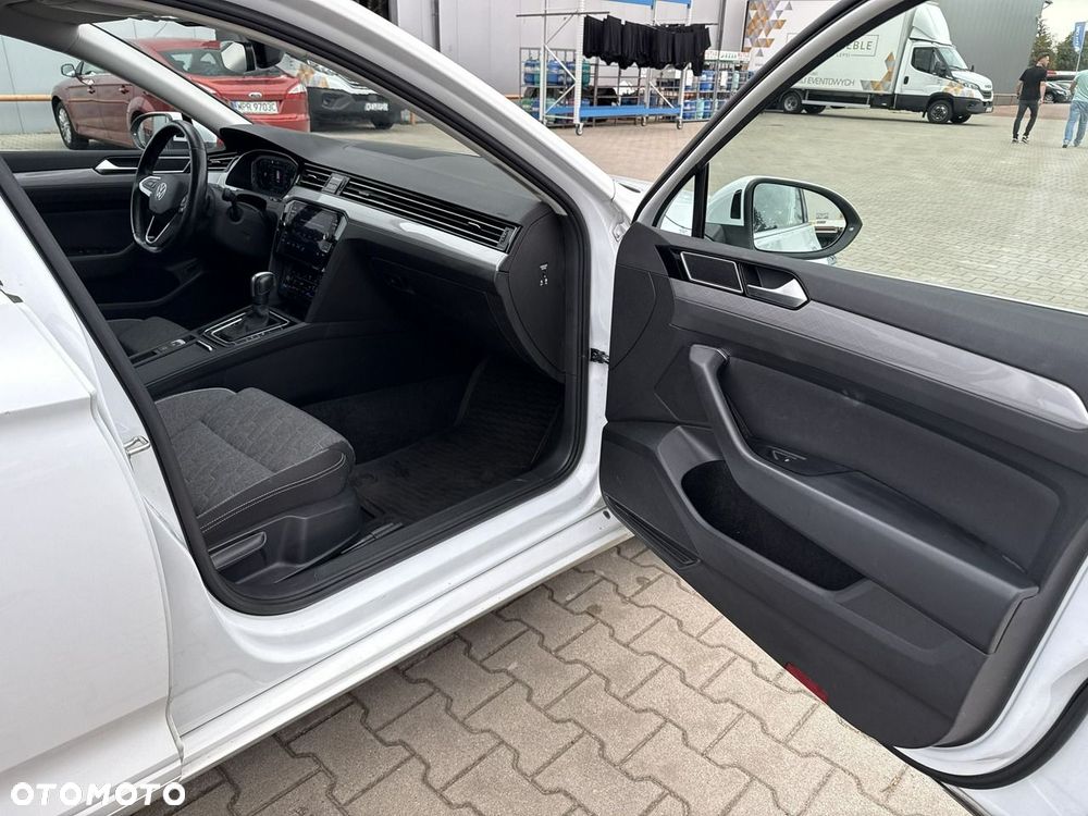 Volkswagen Passat 2.0 TDI SCR DSG Business - 19