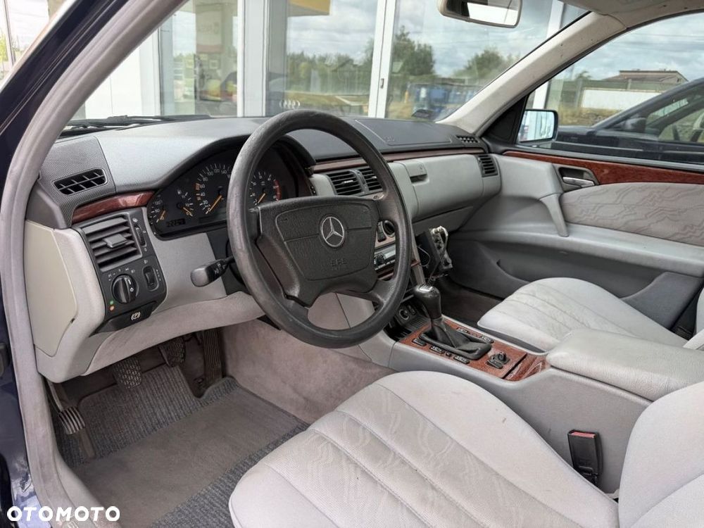 Mercedes-Benz Klasa E 200 CDI Elegance - 14