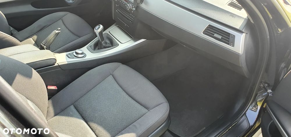 BMW Seria 3 318d - 12
