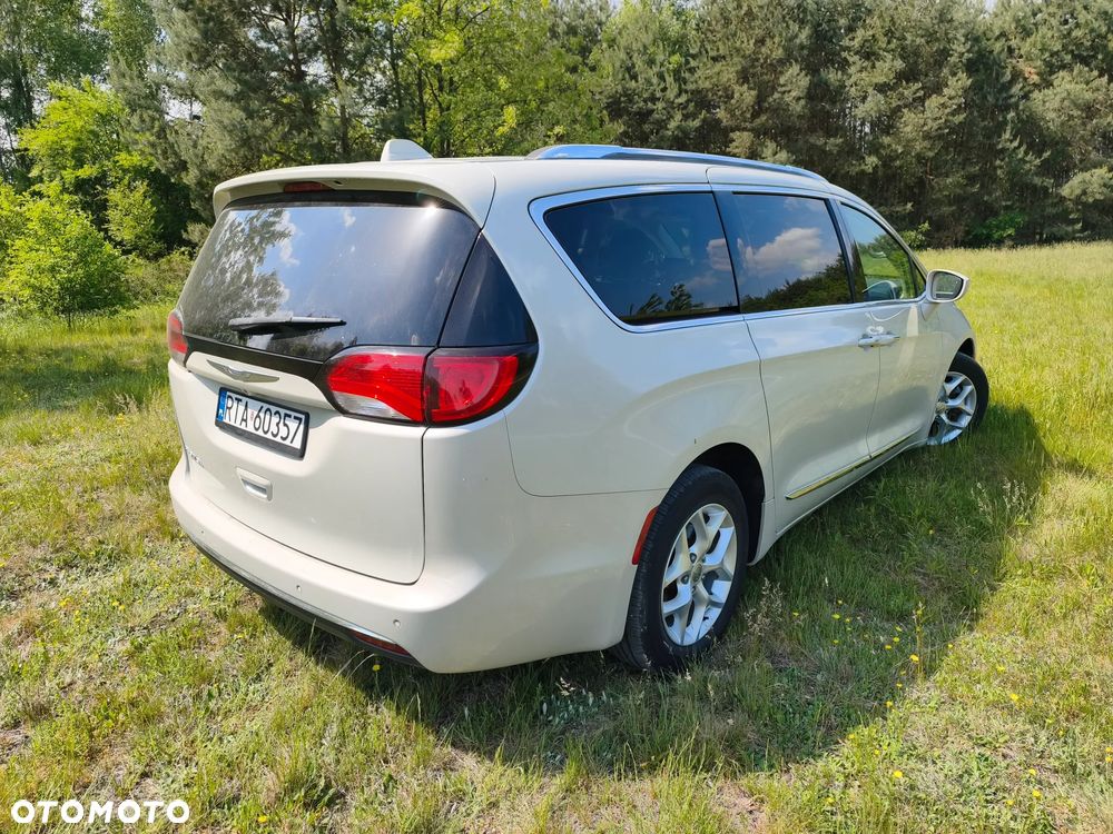 Chrysler Pacifica - 13