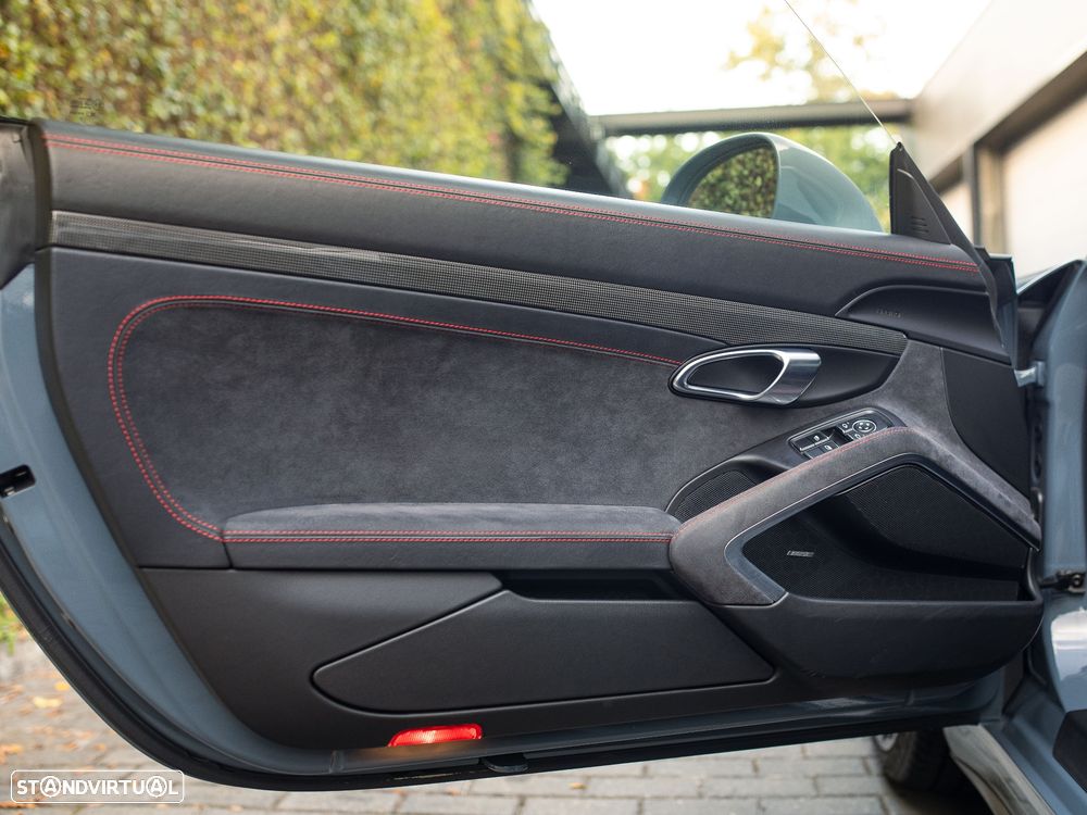 Porsche 911 (991) Carrera 4 GTS PDK - 29