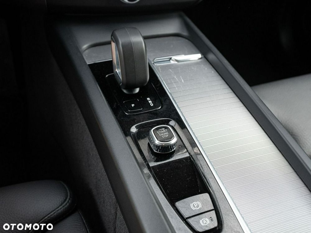 Volvo XC 60 B5 B AWD Plus Dark - 16