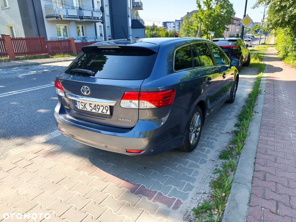 Toyota Avensis 1.8 Premium MS - 8