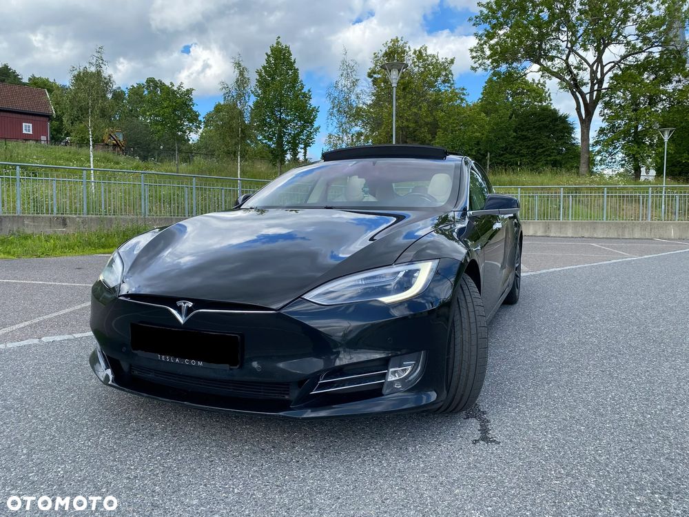 Tesla Model S - 3