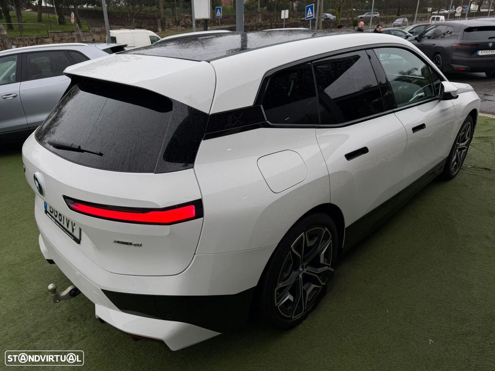 BMW iX xDrive 40 Pack Desportivo - 14