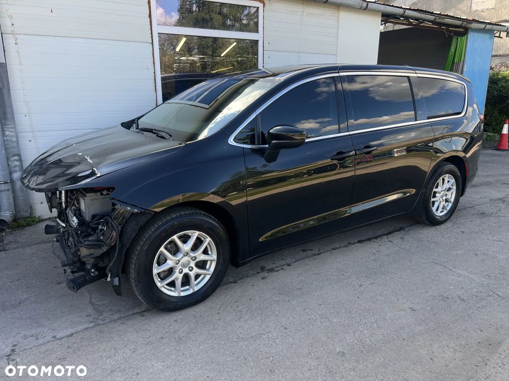 Chrysler Pacifica - 1