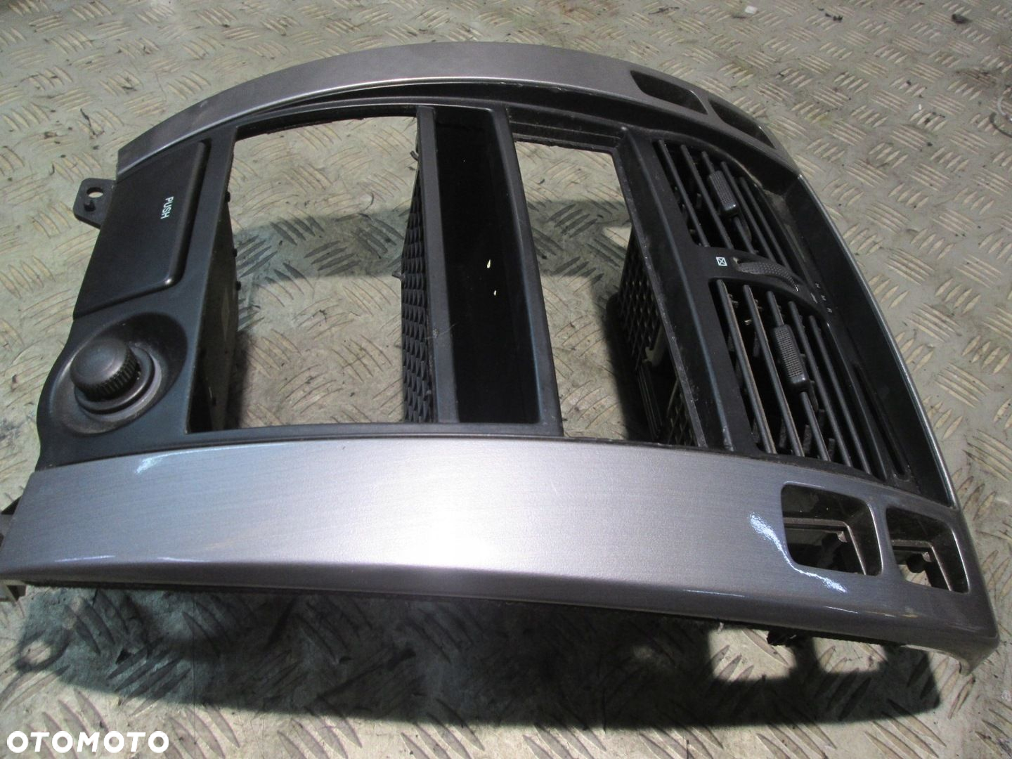 RAMKA ŚRODKOWA KRATKI NAWIEWU HYUNDAI TUCSON I 04- - 2