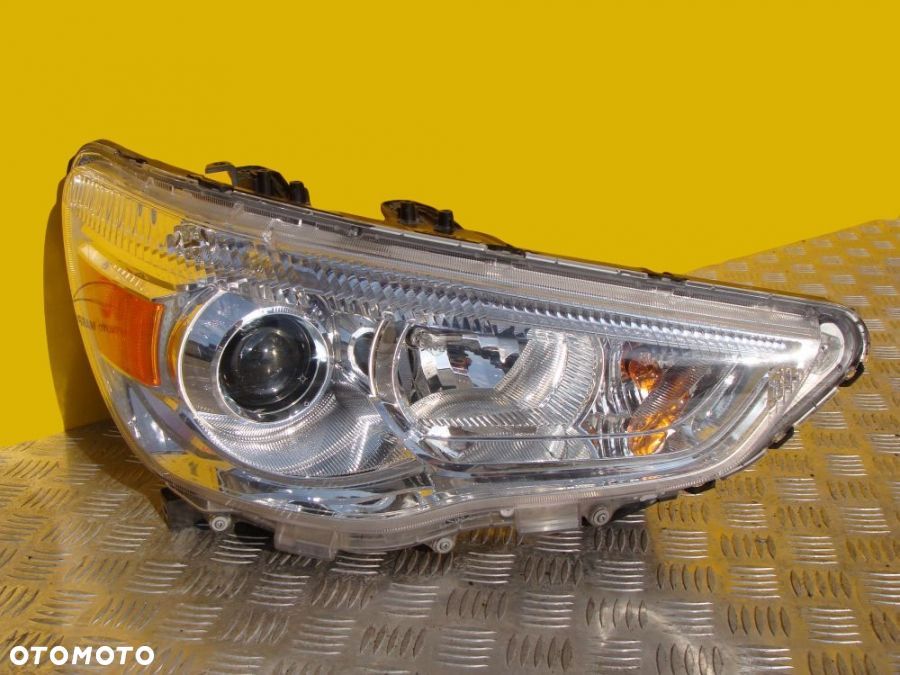 MITSUBISHI ASX 2010- REFLEKTOR LAMPA PRZÓD PRAWA - 1