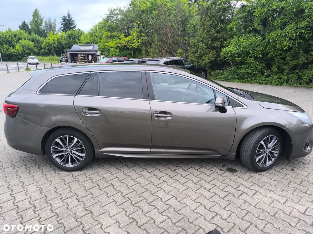 Toyota Avensis 2.0 D-4D Premium - 4