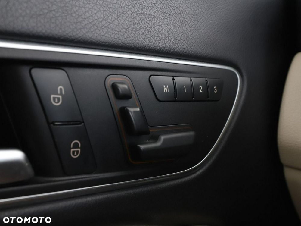 Mercedes-Benz CLA 200 7G-DCT Urban - 34