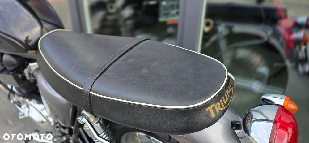 Triumph Bonneville - 38
