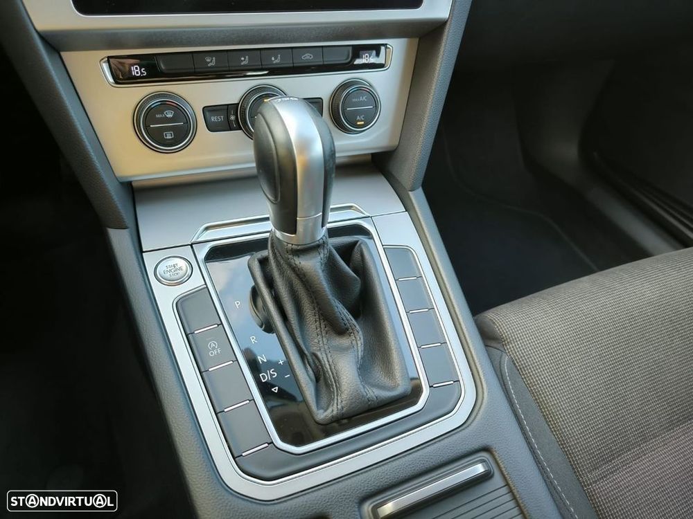 VW Passat 2.0 TDI Business P.DSG - 42
