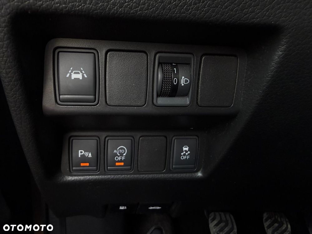 Nissan Qashqai 1.6 DIG-T N-Connecta - 32