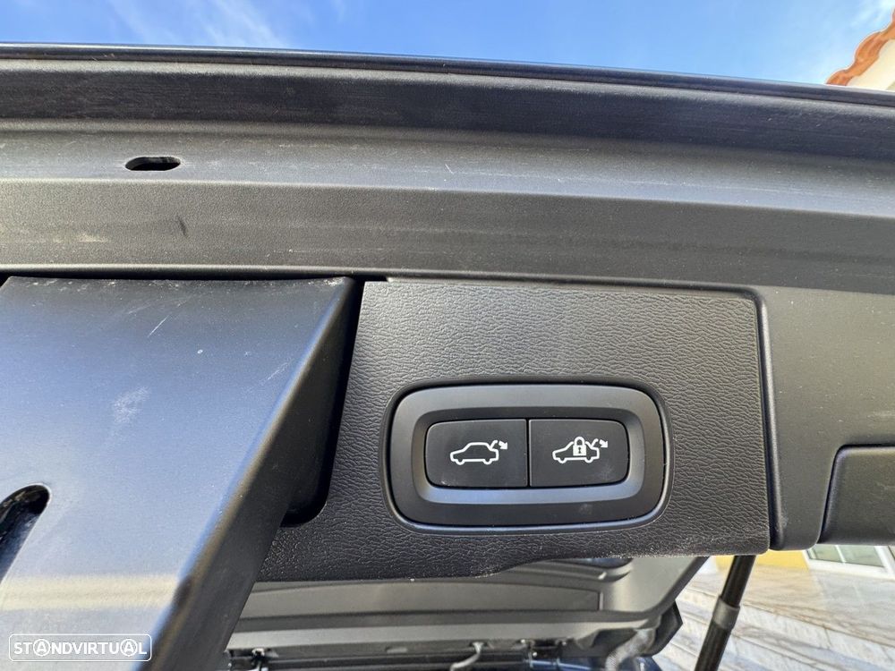 Volvo XC 60 2.0 T8 PHEV Inscription AWD - 24