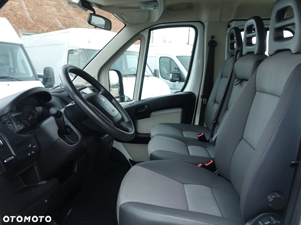 Peugeot Boxer 3.0 180 KM DOKA 7-osobowy skrzynia ładunkowa - 11