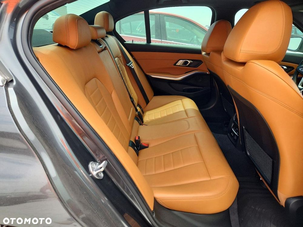 BMW Seria 3 330i Edition Luxury Line Purity - 9