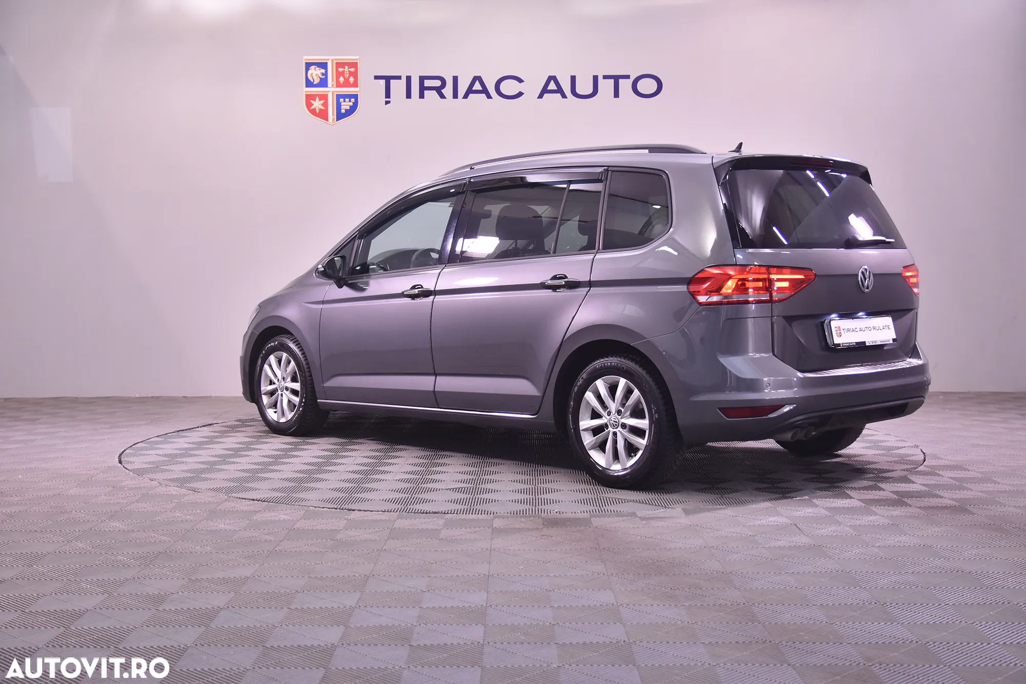 Volkswagen Touran - 3