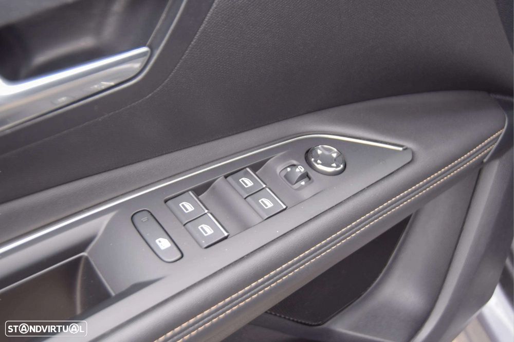 Peugeot 3008 1.6 Hybrid GT e-EAT8 - 32