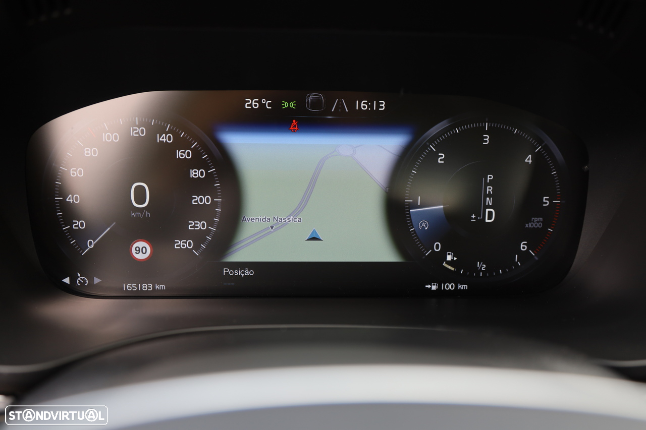 Volvo XC 60 2.0 D4 Momentum Geartronic - 19