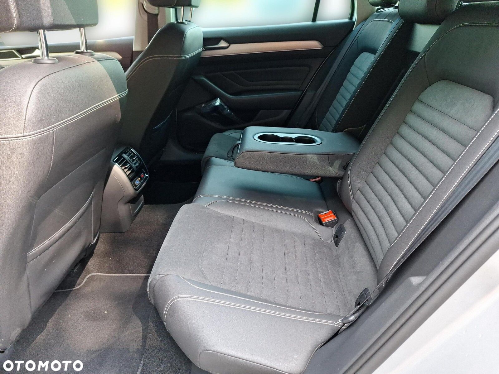 Volkswagen Passat 2.0 TDI 4Mot Elegance DSG - 11