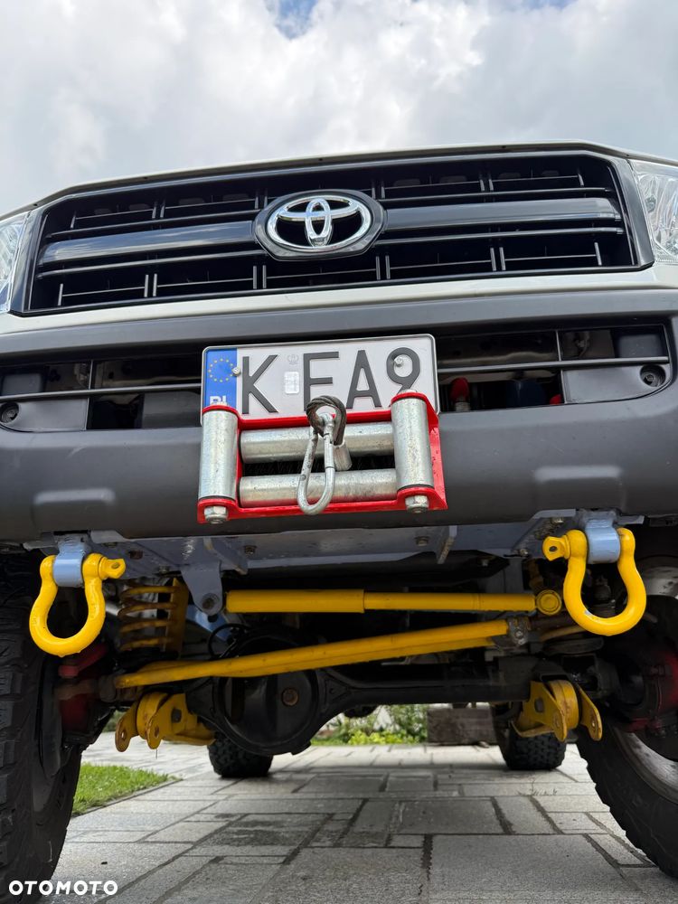 Toyota Land Cruiser - 12