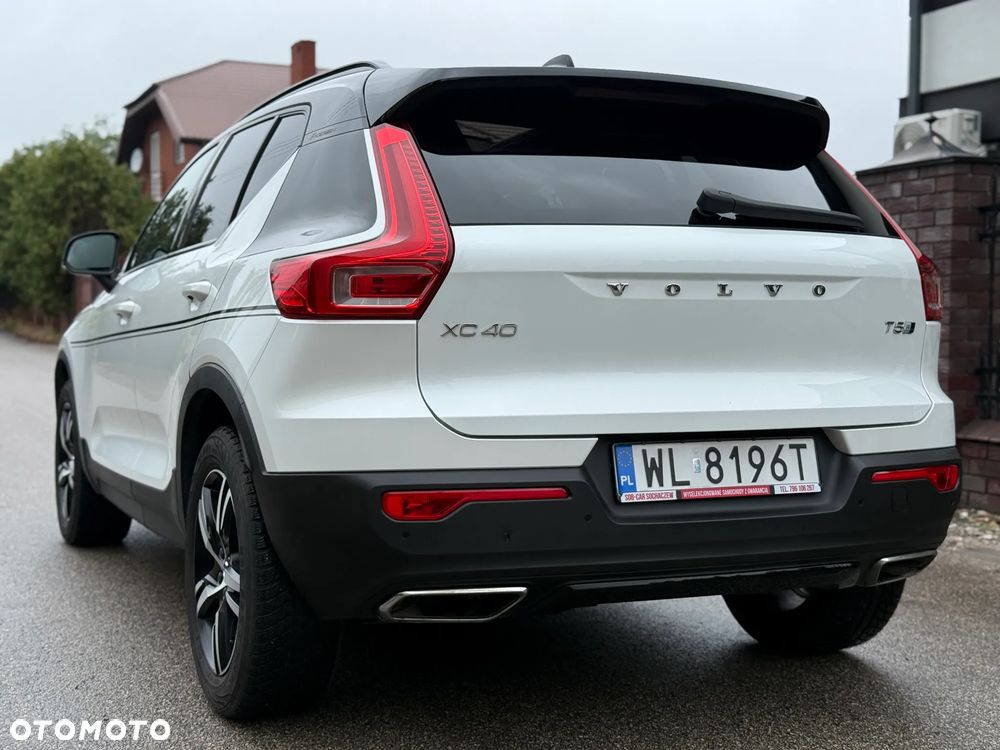 Volvo XC 40 T5 AWD R-Design - 3