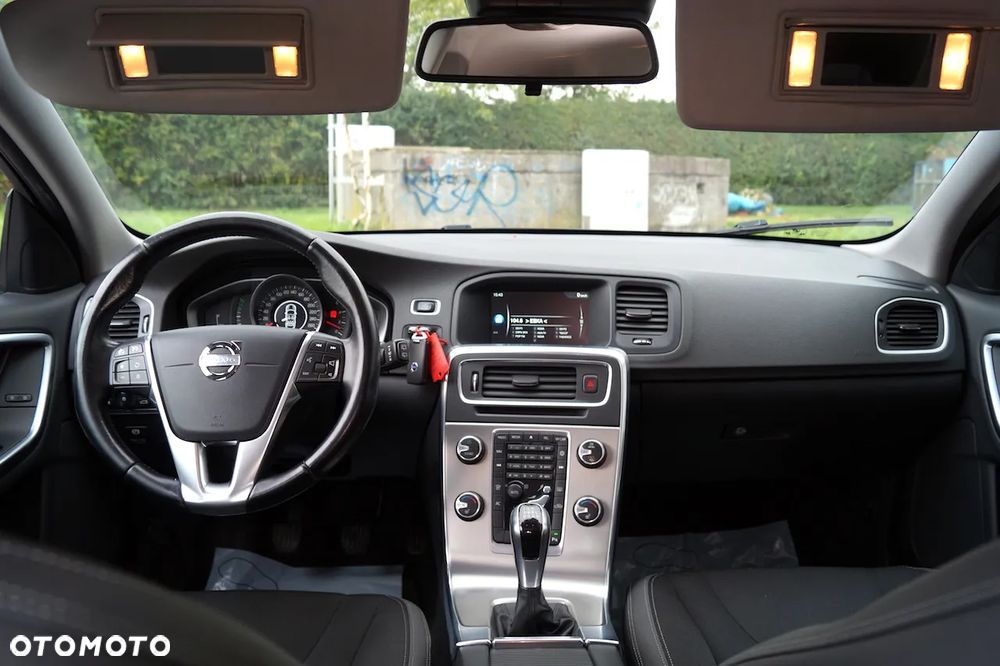Volvo V60 D4 Summum - 28