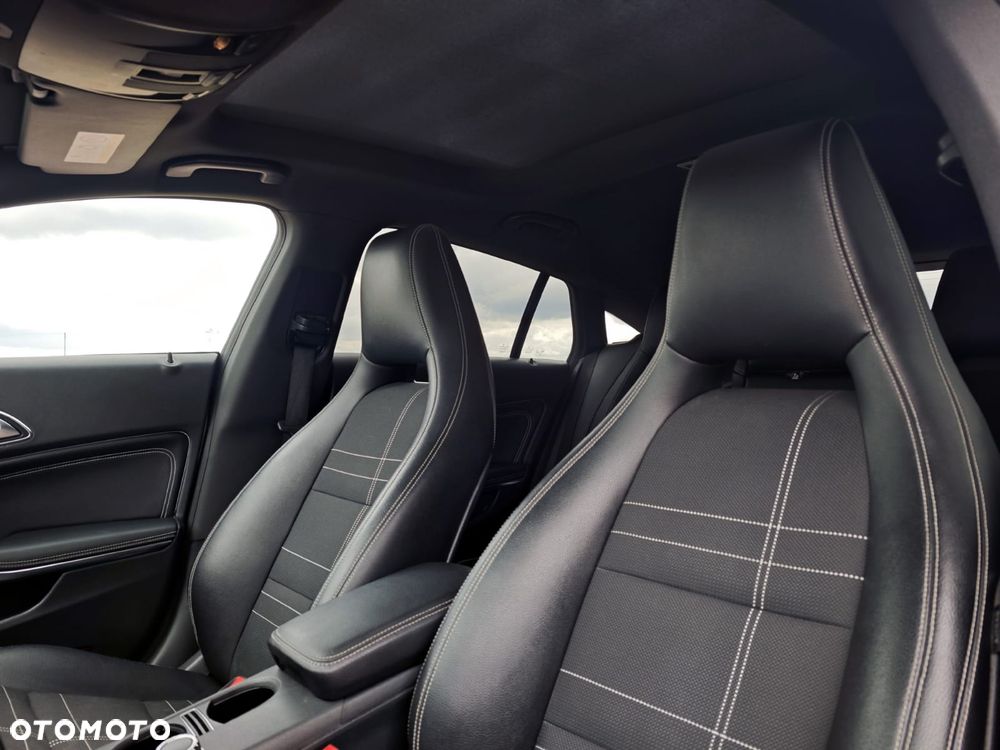 Mercedes-Benz CLA 180 7G-DCT - 19