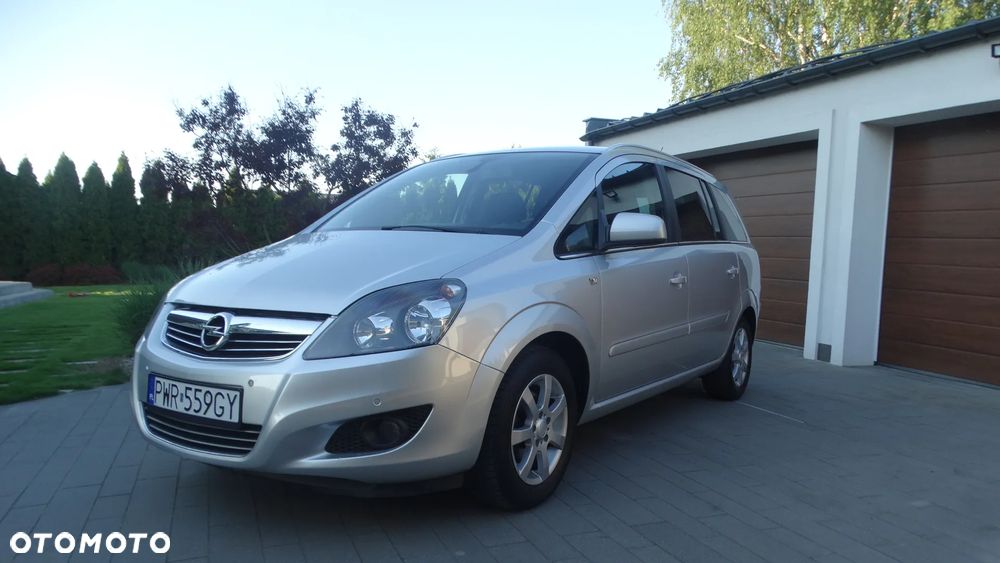 Opel Zafira 1.8 Cosmo - 1