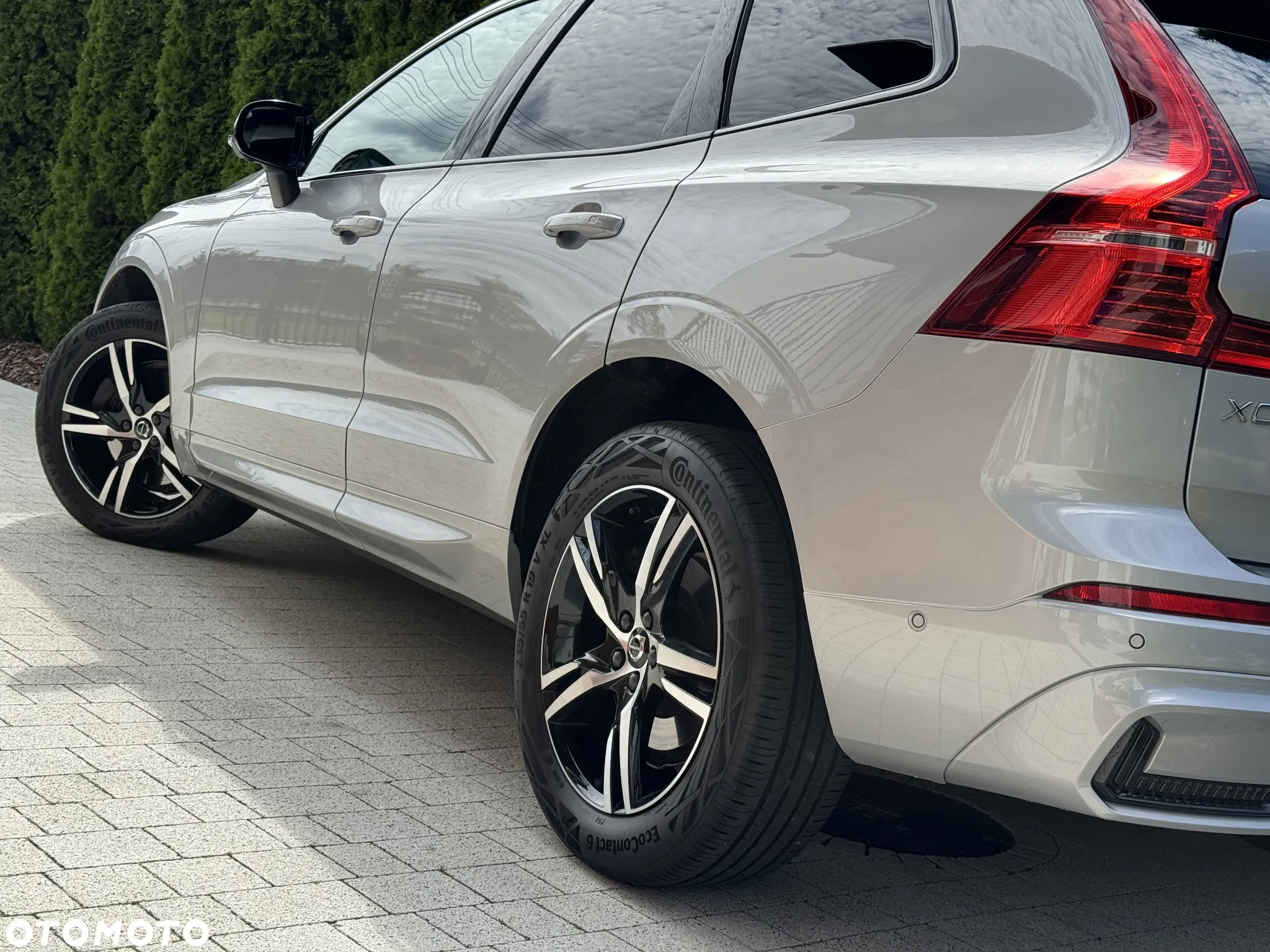 Volvo XC 60 B4 D Plus Dark - 35