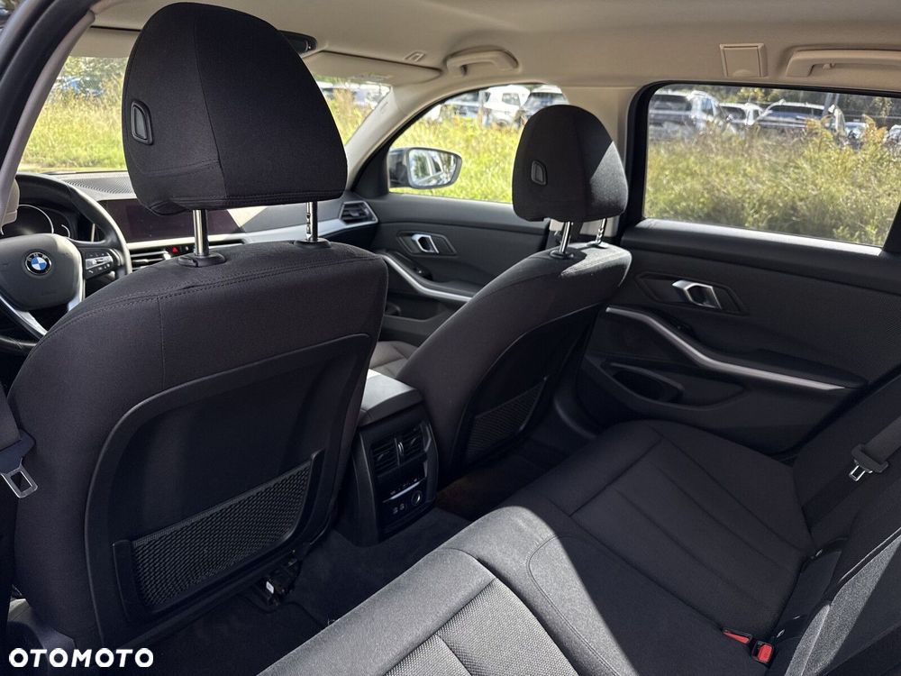 BMW Seria 3 320d xDrive MHEV Advantage - 27