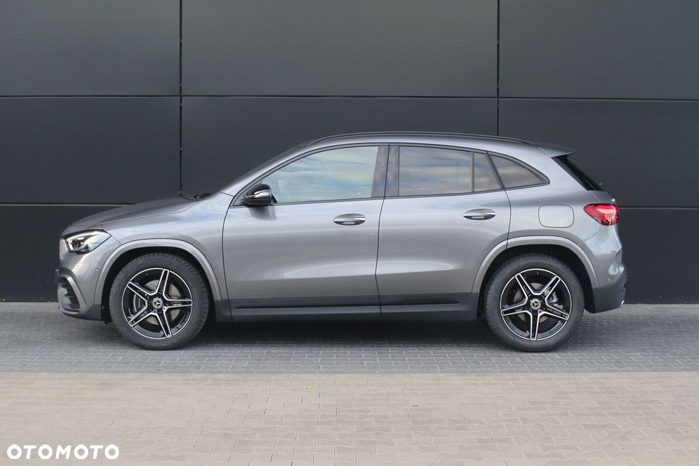 Mercedes-Benz GLA - 10