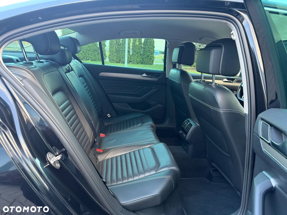 Volkswagen Passat 2.0 TSI 4Mot Highline DSG - 17