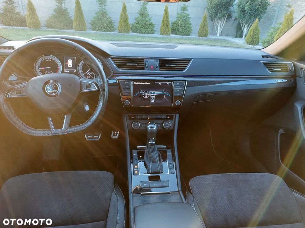 Skoda Superb 2.0 TDI Sportline DSG - 22