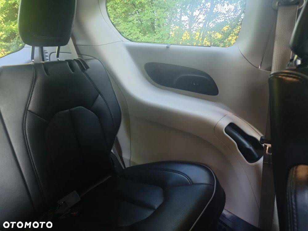 Chrysler Pacifica - 9