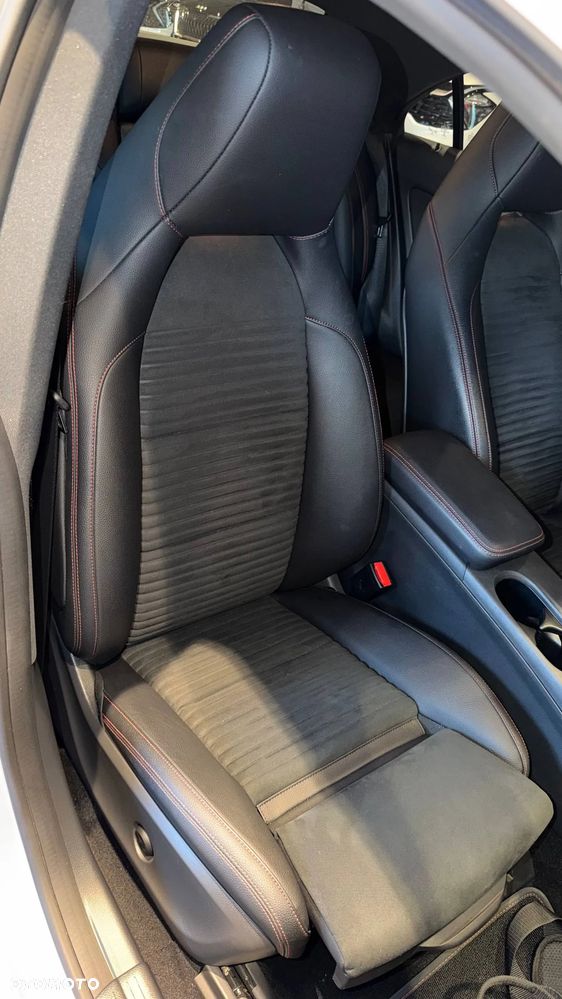 Mercedes-Benz CLA 220 4-Matic AMG Line - 12