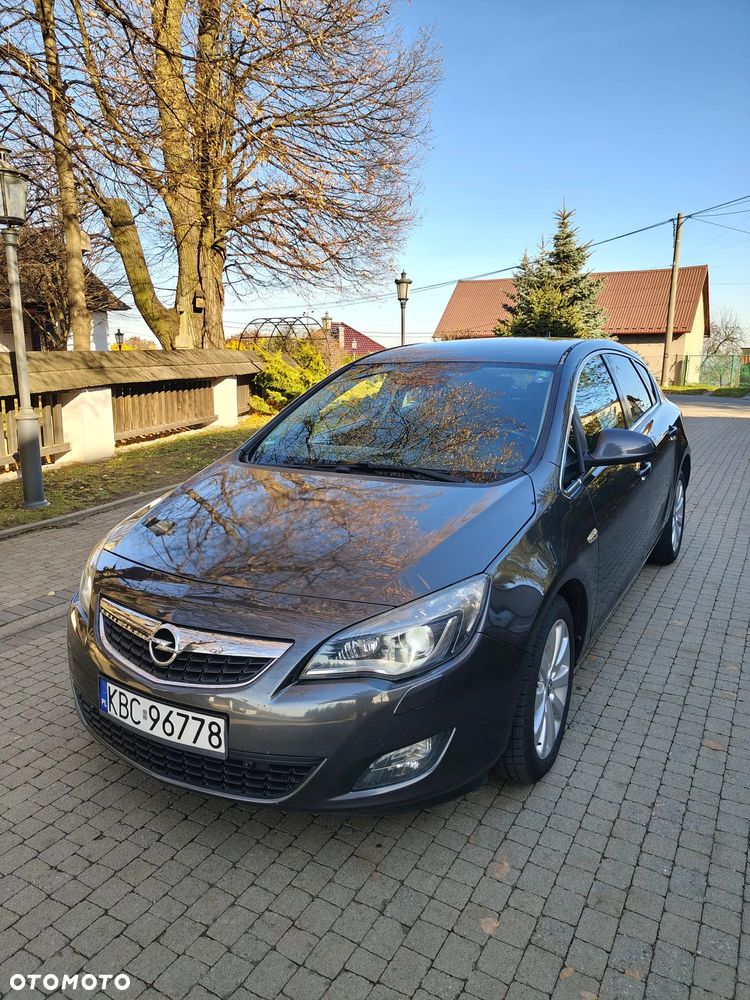 Opel Astra IV 2.0 CDTI Cosmo - 1