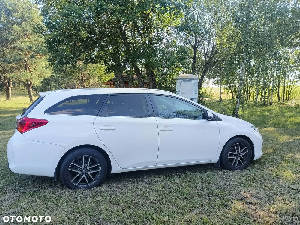 Toyota Auris 1.6 Premium - 3