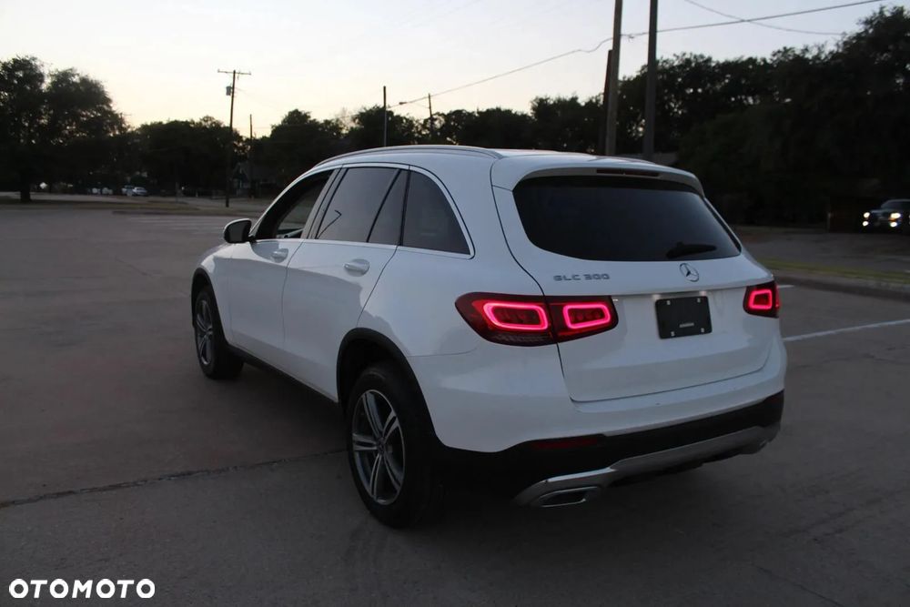 Mercedes-Benz GLC 300 4-Matic - 4