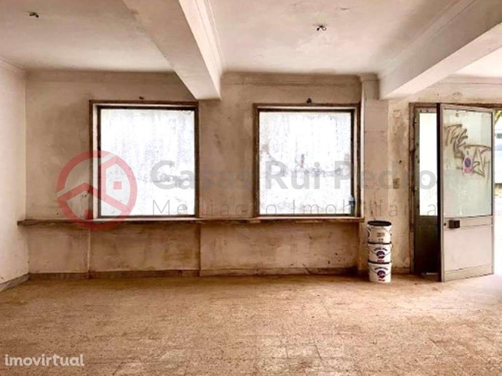 Loja com 210m², excelente localização e com acesso direto para viat... - Grande imagem: 4/20