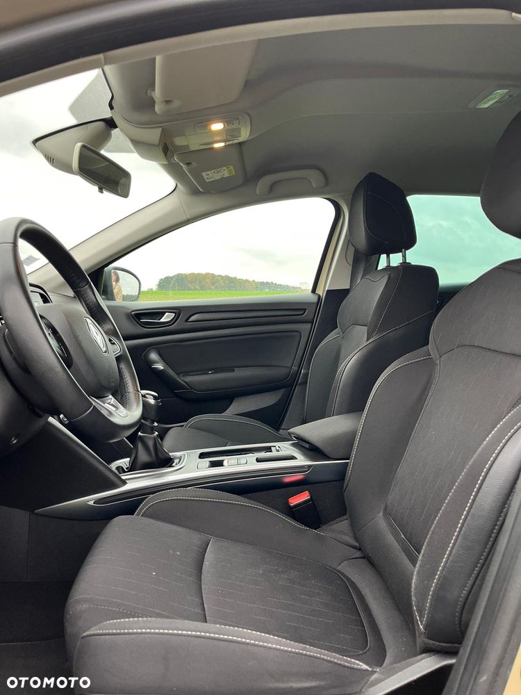 Renault Megane TCe 140 GPF LIMITED - 10